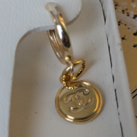 Chanel - Picture 9 of 10